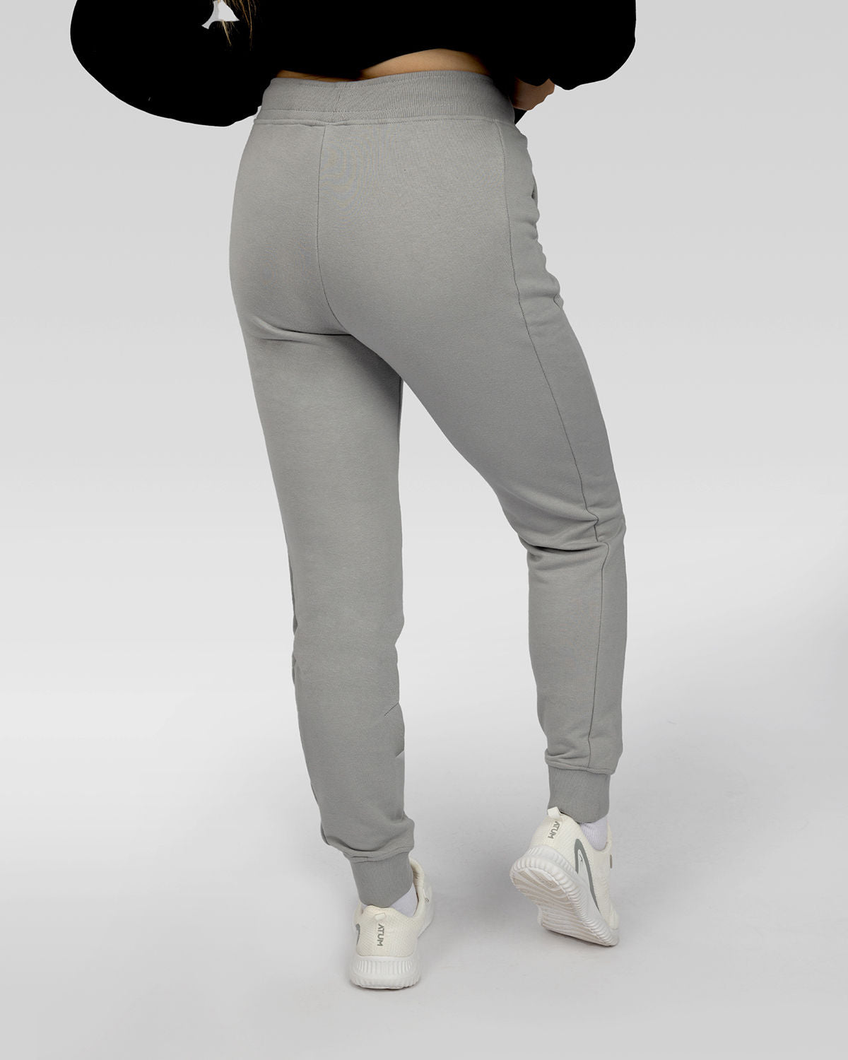 Photo by ð—”ð—§ð—¨ð— SPORTSWEAR Â® on December 20, 2022. May be an image of 1 woman wear gray sweatpants.