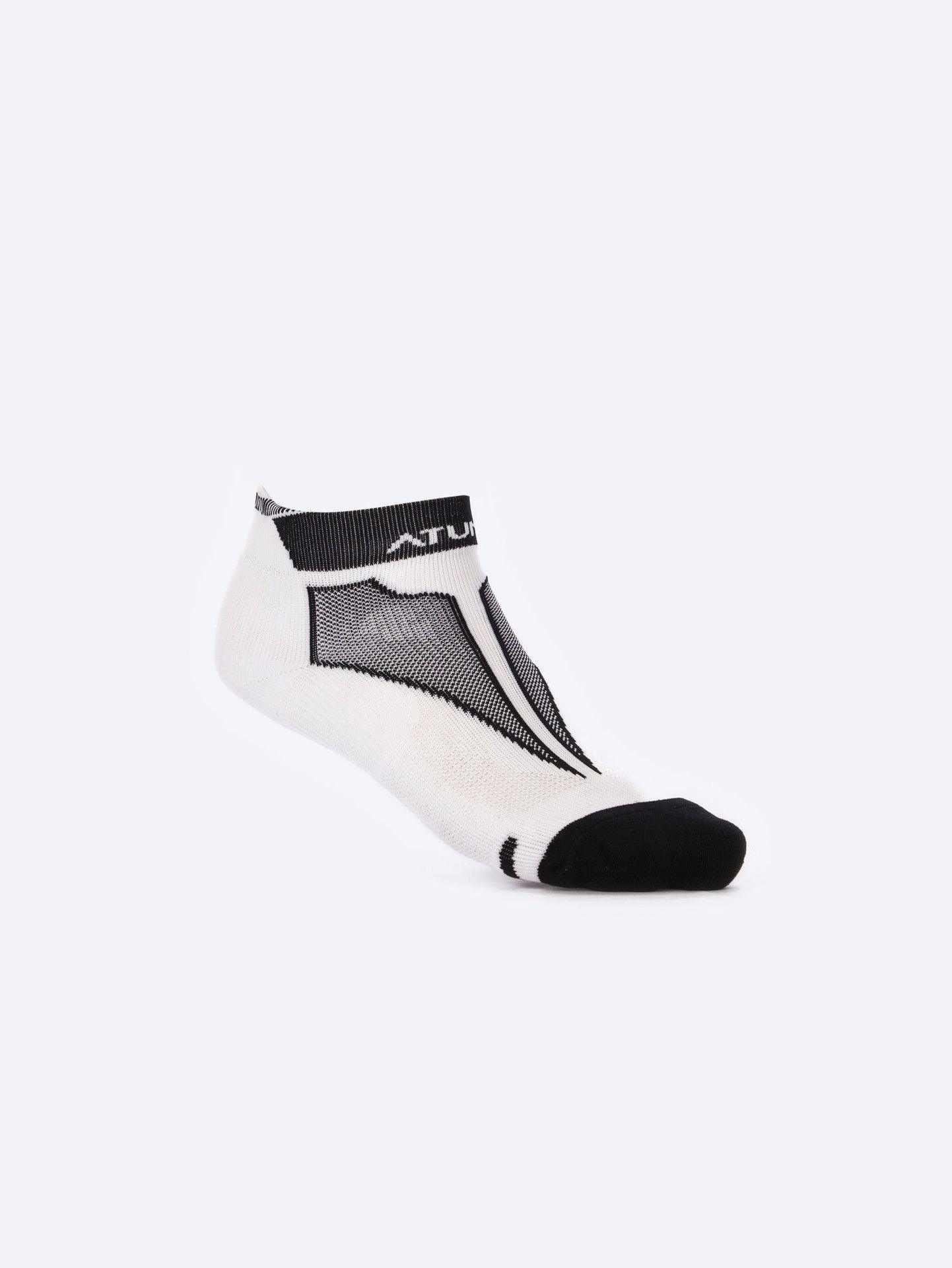 Photo by 𝗔𝗧𝗨𝗠 SPORTSWEAR ® on December 26, 2022. May be of g white/black low-cut kid's socks with atum logo