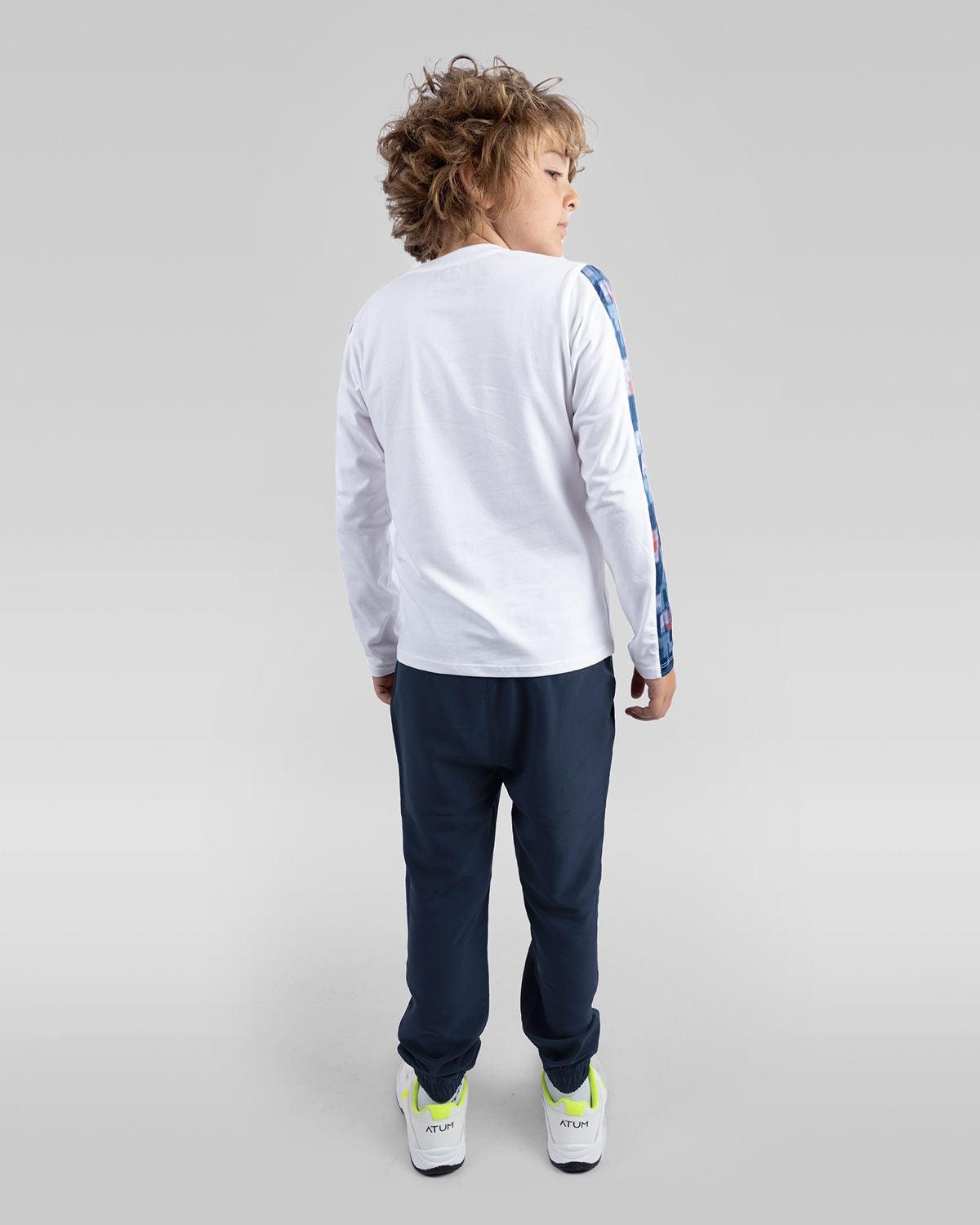 Photo by 𝗔𝗧𝗨𝗠 SPORTSWEAR ® on December 20, 2022. May be an image of 1 boy wears a navy sweatpants with a white t-shirt and a white shoes.
