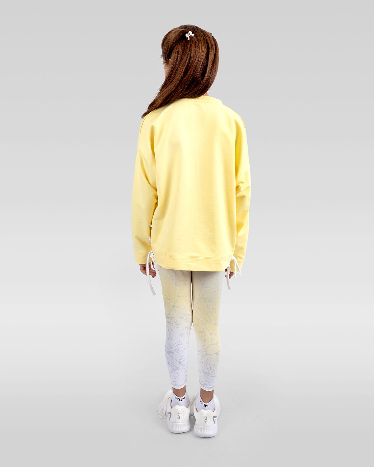 Photo by 𝗔𝗧𝗨𝗠 SPORTSWEAR ® on December 20, 2022. May be an image of 1 girl wears gradient yellow leggings, yellow sweatshirt and white shoes.