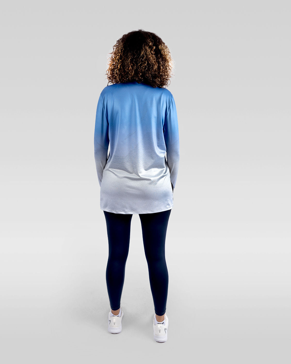 Photo by ð—”ð—§ð—¨ð— SPORTSWEAR Â® on December 20, 2022. May be an image of 1 woman wears blue gradient t-shirt, navy leggings, and white shoes.