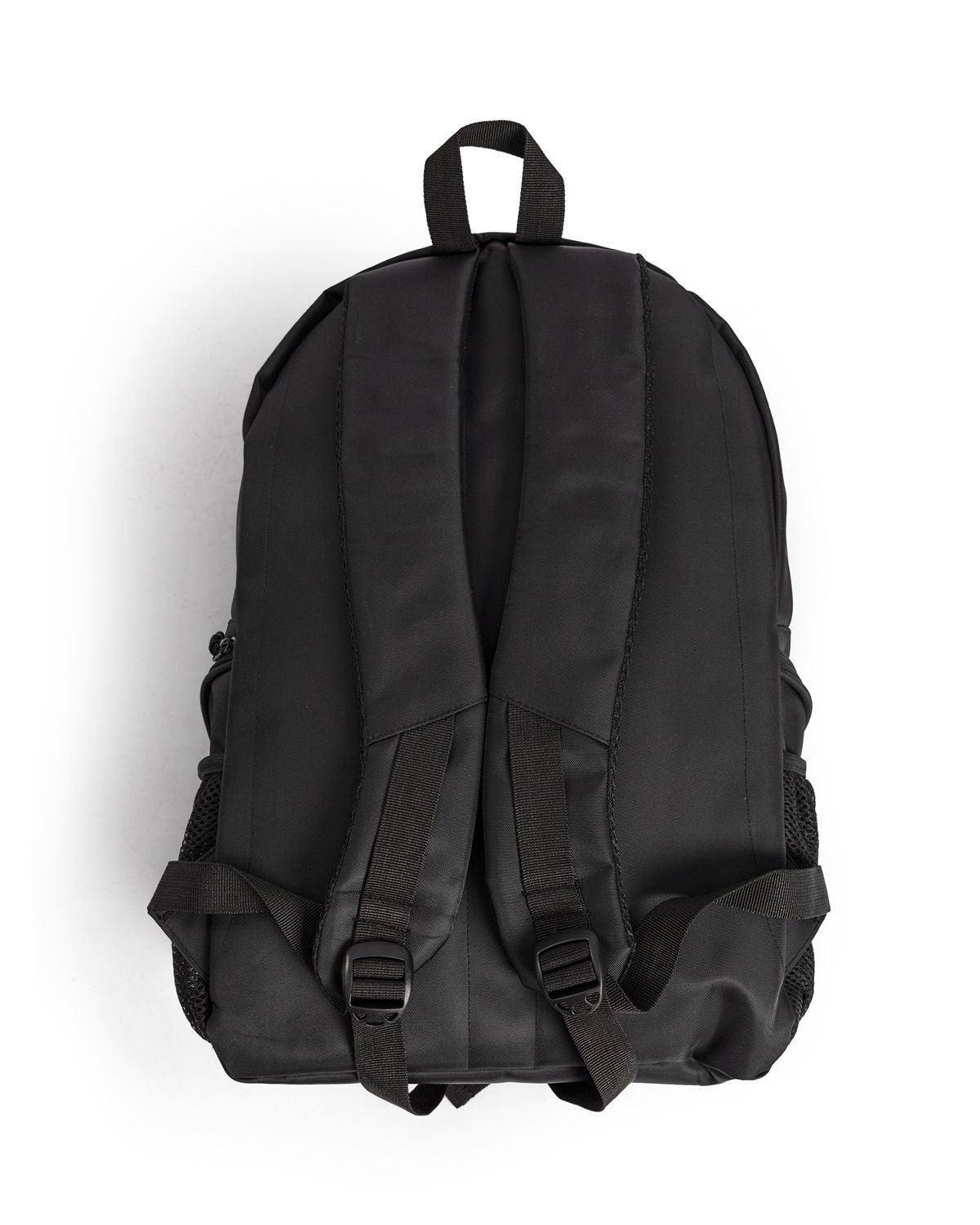 Photo by 𝗔𝗧𝗨𝗠 SPORTSWEAR ® on December 26, 2022. May be a navy premium backpack.