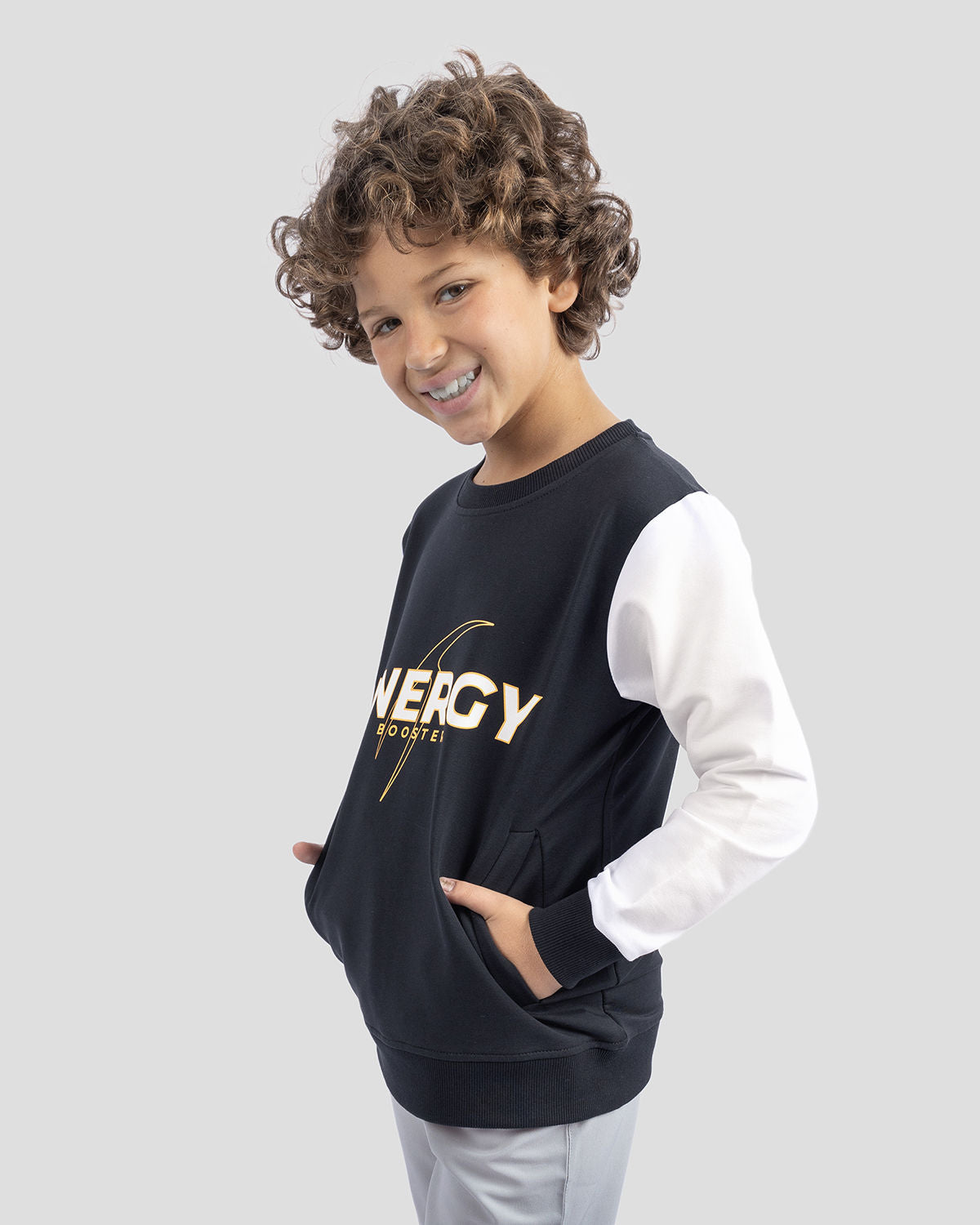 Photo by 𝗔𝗧𝗨ð�— SPORTSWEAR ® on December 20, 2022. May be an image of 1 boy wears a Black sweatshirt and a text said '' energy''.