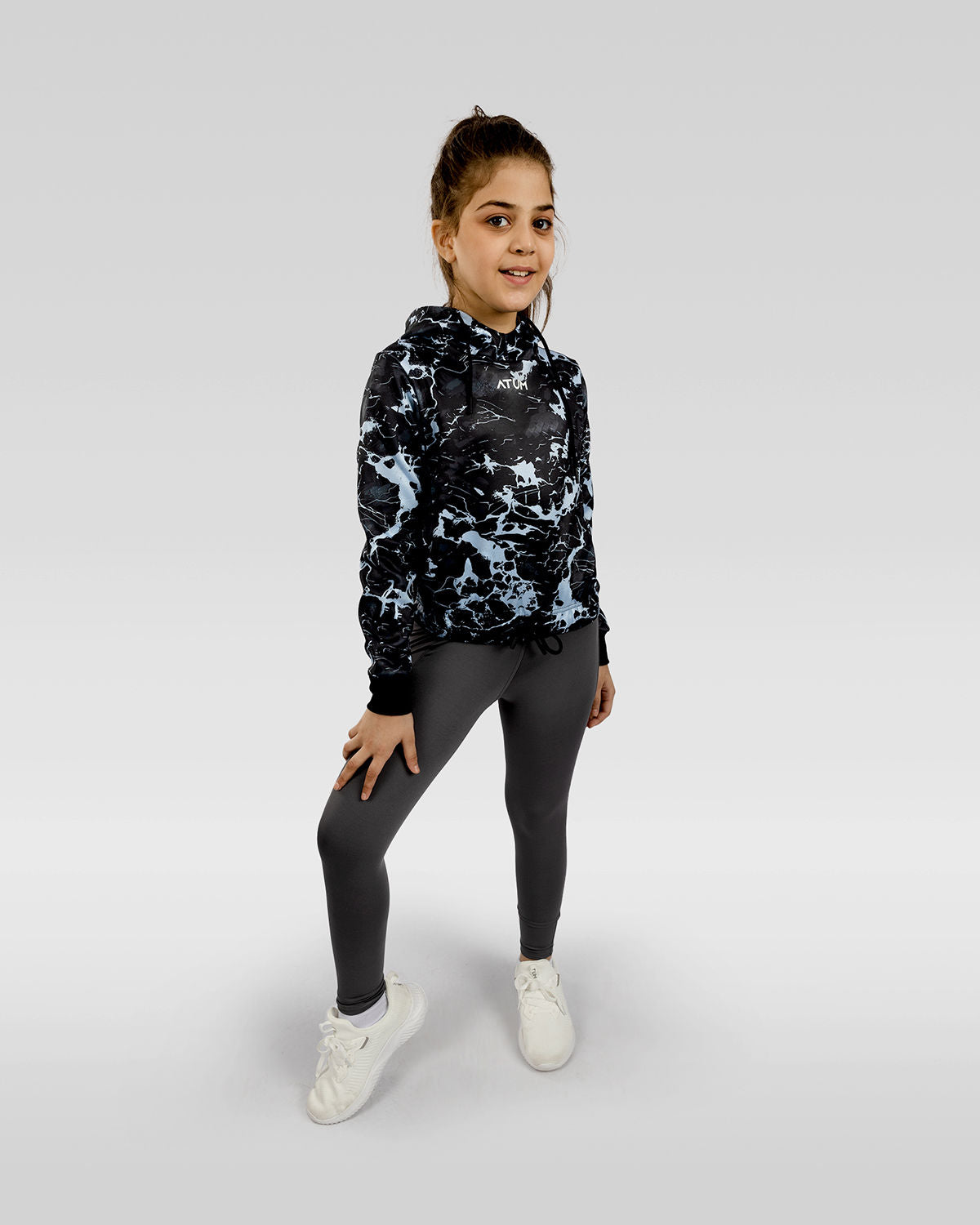 Photo by 𝗔𝗧𝗨𝗠 SPORTSWEAR ® on December 20, 2022. May be an image of 1 girl wears gray leggings, printed gray and blue hoodie