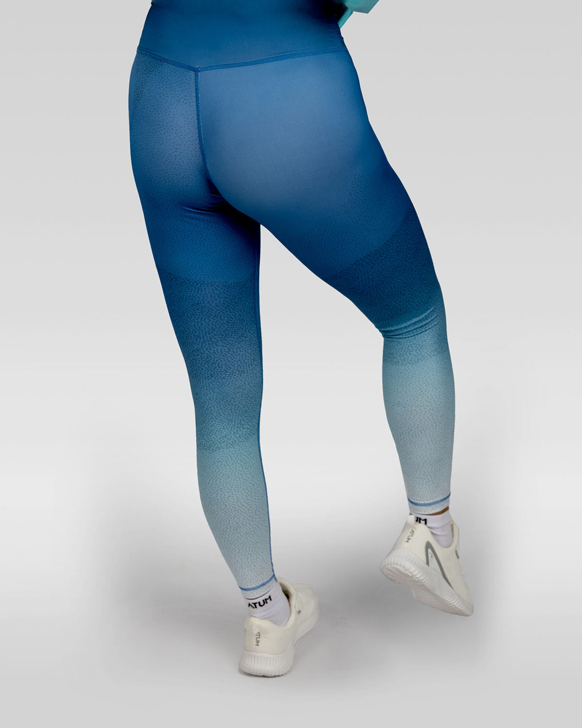 Photo by ð—”ð—§ð—¨ð— SPORTSWEAR Â® on December 20, 2022. May be an image of 1 woman wears blue gradient leggings with white shoes.