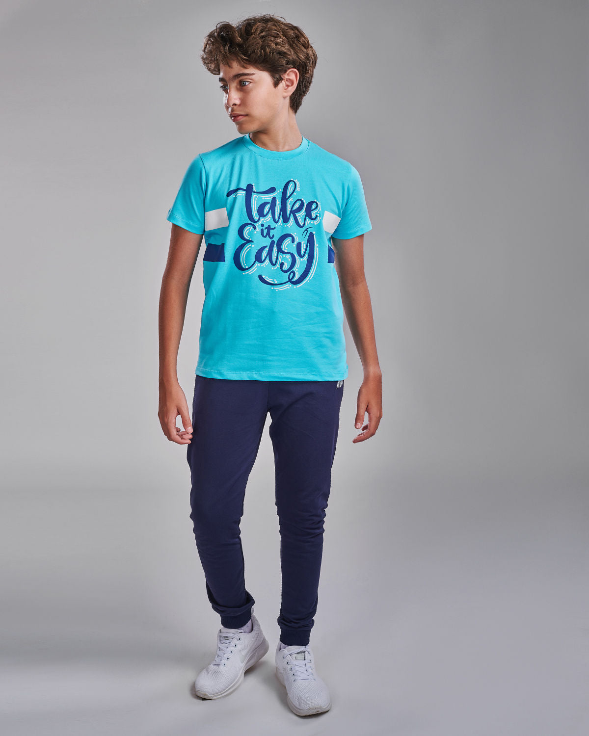Photo by 𝗔𝗧𝗨𝗠 SPORTSWEAR ® on December 20, 2022. May be an image of person wearing a blue t-shirt and a navy sweatpants with a text said ''take it easy''.