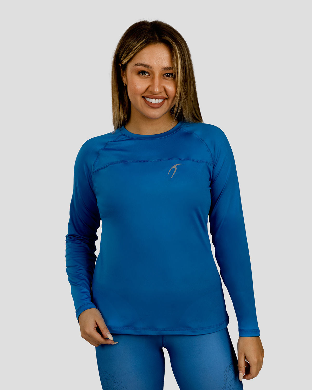 Photo by ð—”ð—§ð—¨ð— SPORTSWEAR Â® on December 20, 2022. May be an image of 1 woman wear blue training t-shirt.