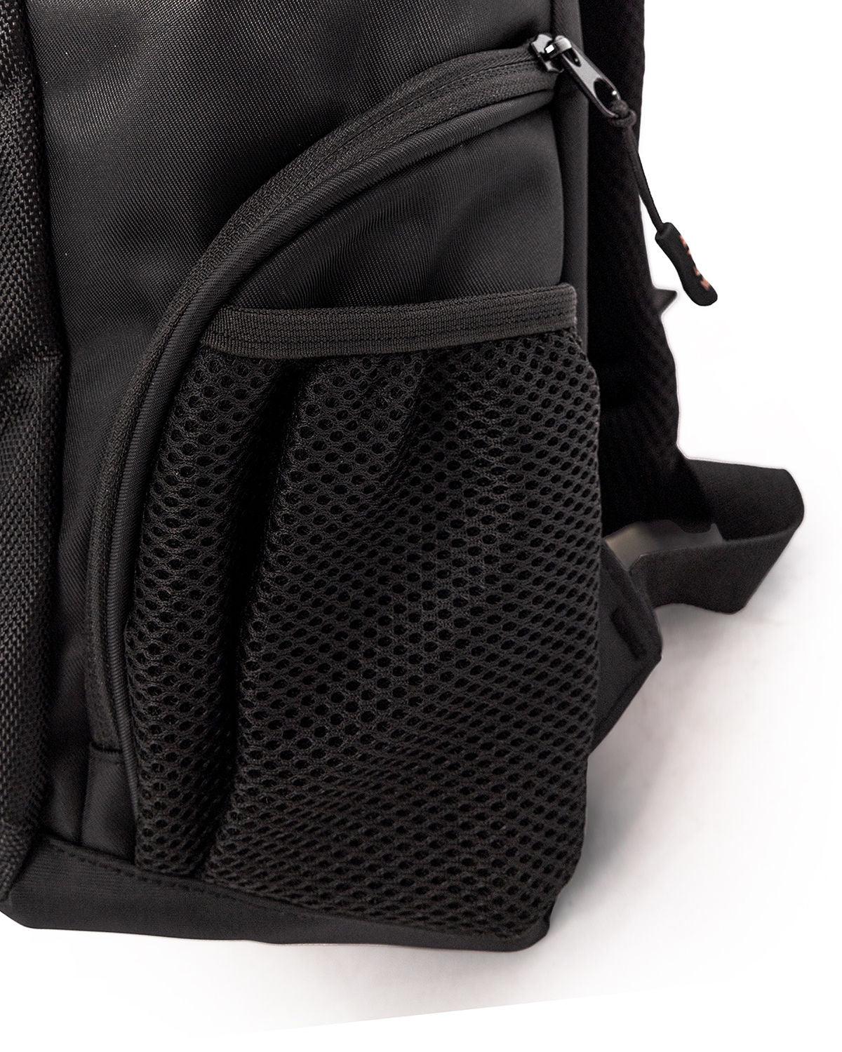Photo by 𝗔𝗧𝗨𝗠 SPORTSWEAR ® on December 26, 2022. May be a black premium backpack.