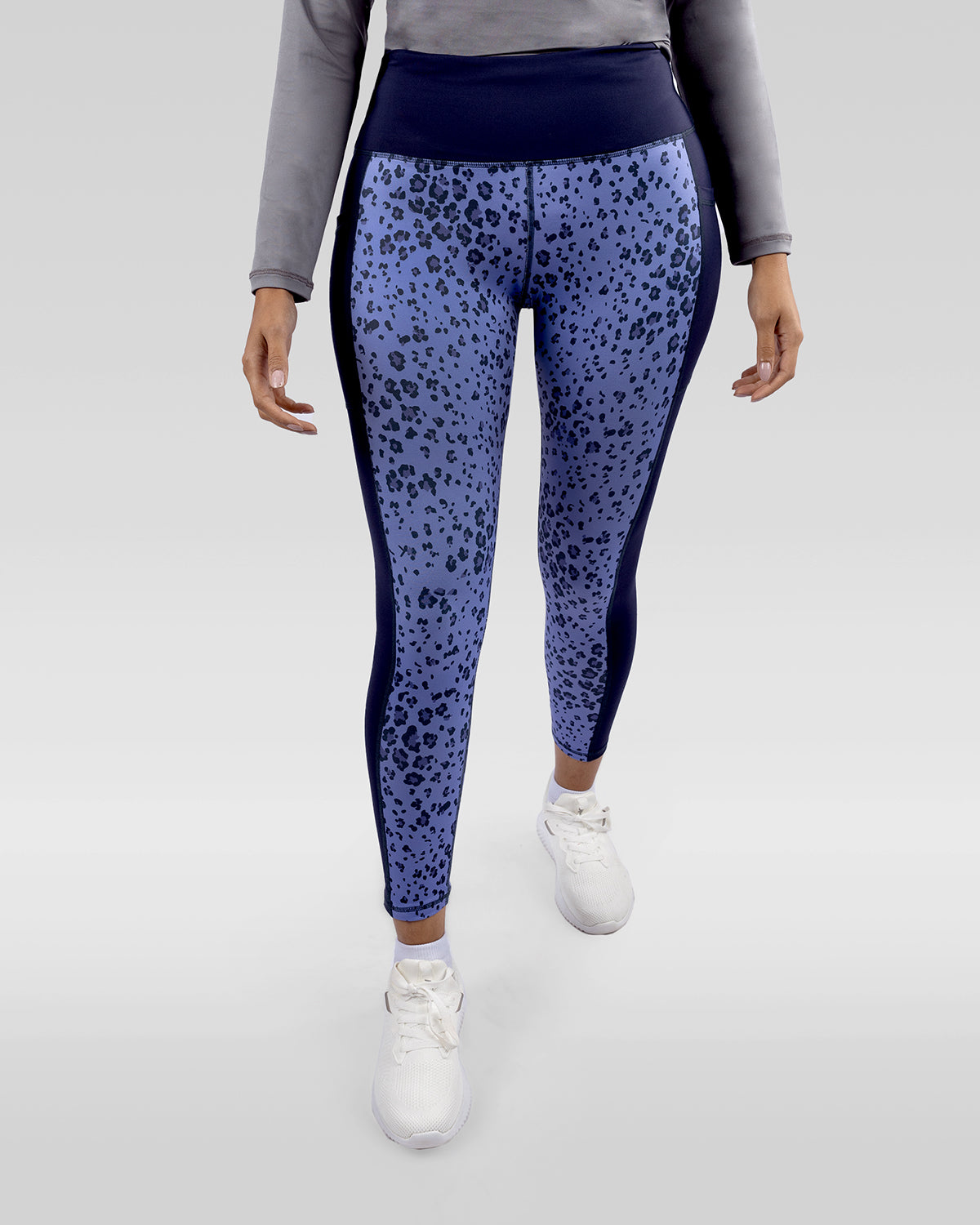 Photo by 𝗔𝗧𝗨𝗠 SPORTSWEAR ® on December 20, 2022. May be an image of 1 woman wears printed purple/navy floral leggings, and white shoes.