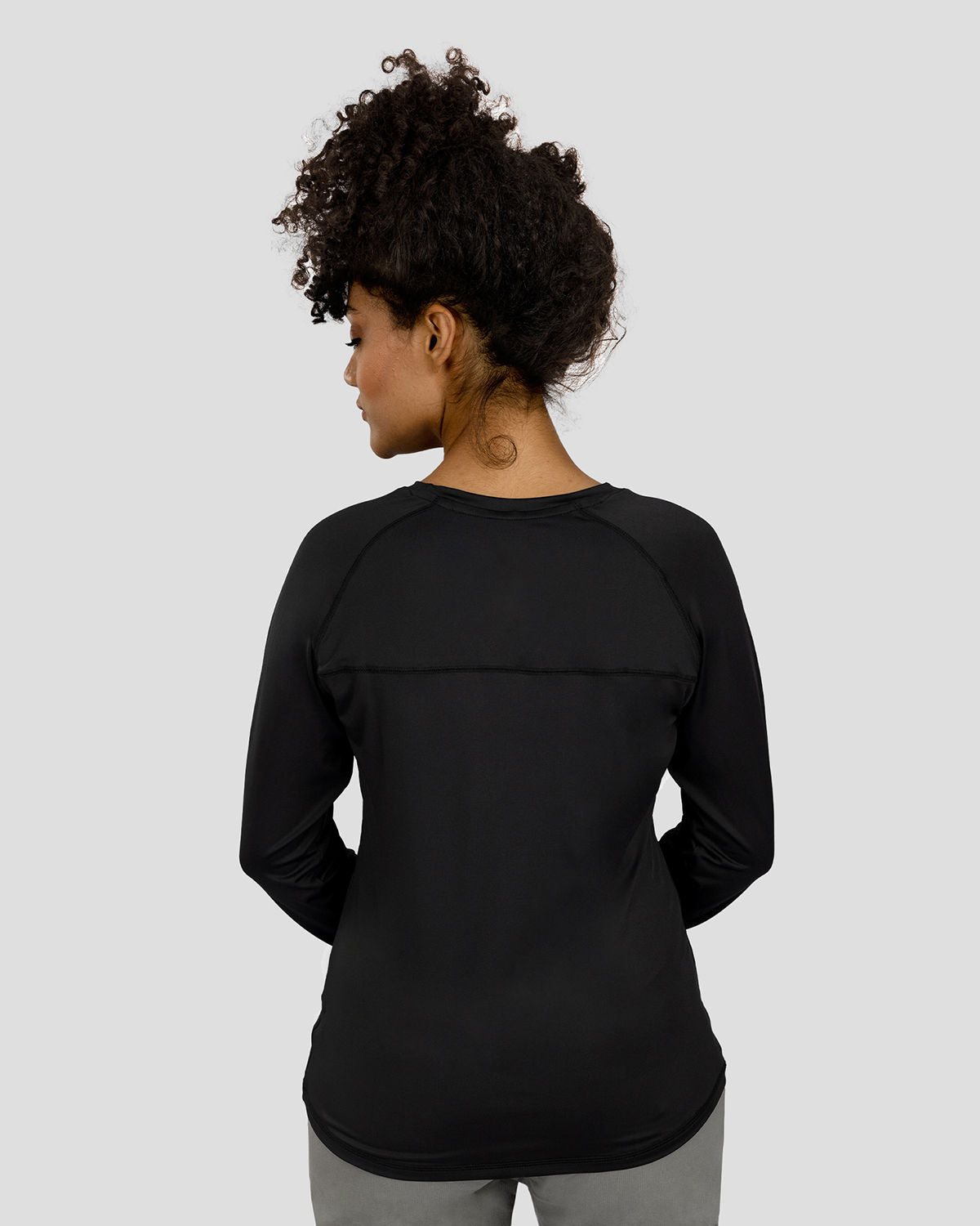 Photo by ð—”ð—§ð—¨ð— SPORTSWEAR Â® on December 20, 2022. May be an image of 1 woman wear black training t-shirt.