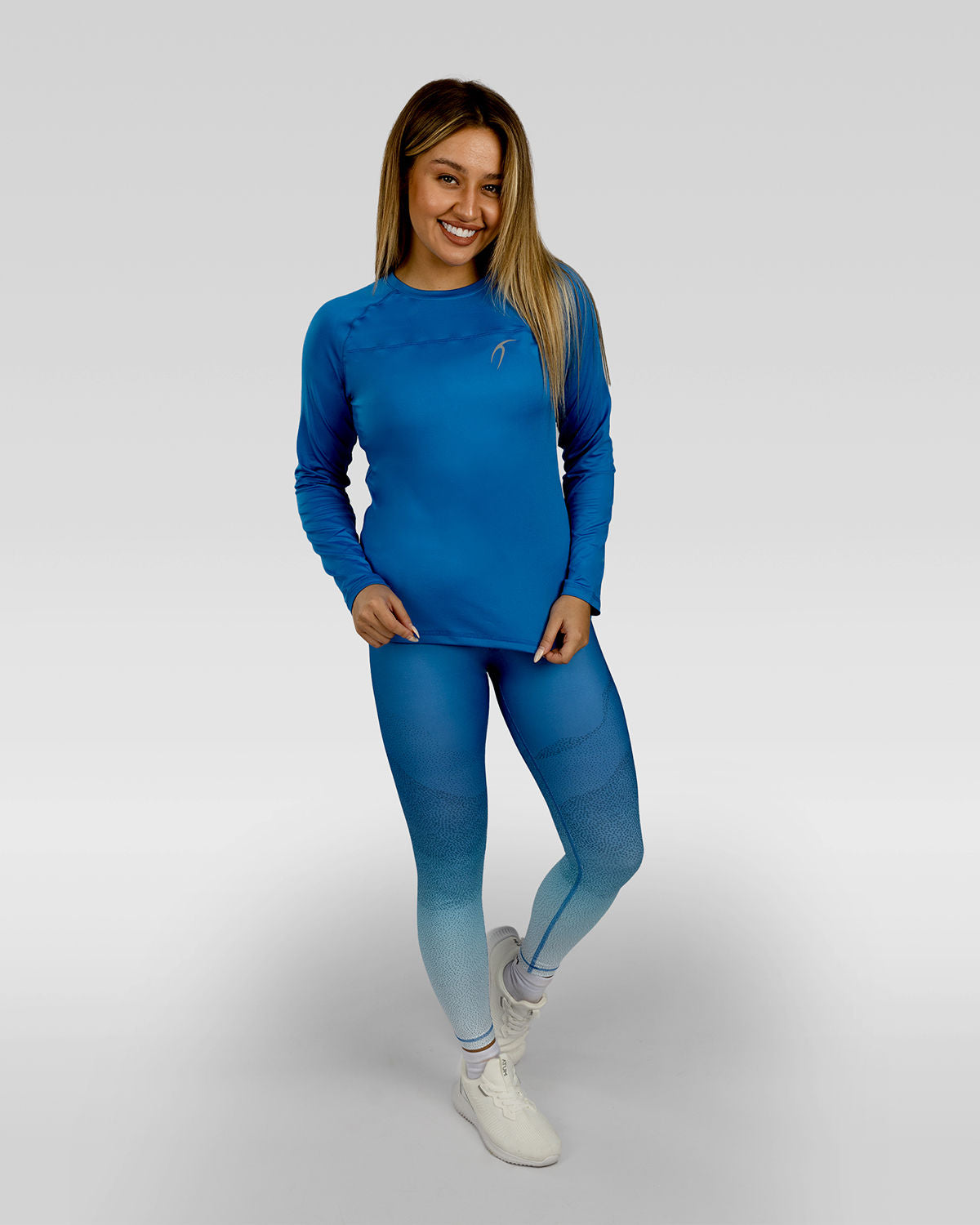 Photo by ð—”ð—§ð—¨ð— SPORTSWEAR Â® on December 20, 2022. May be an image of 1 woman wear blue training t-shirt, and gradient blue leggings with white shoes.
