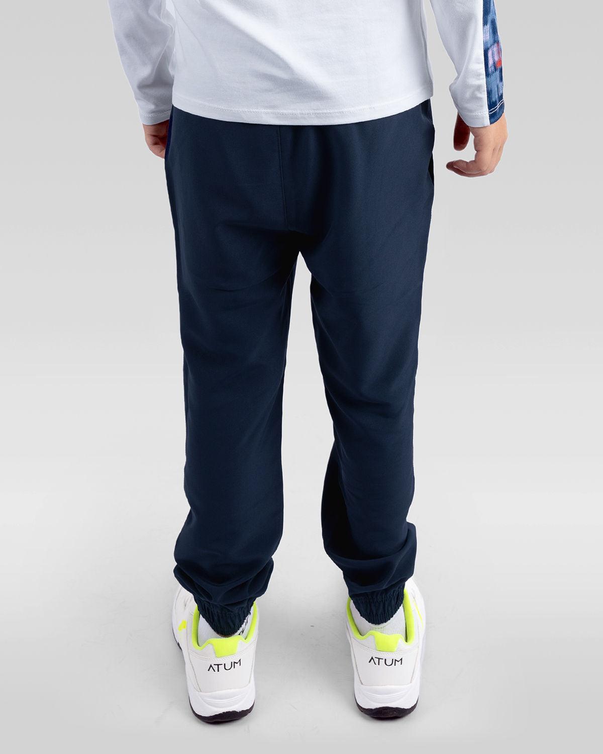 Photo by 𝗔𝗧𝗨𝗠 SPORTSWEAR ® on December 20, 2022. May be an image of 1 boy wears a navy sweatpants and a white shoes.